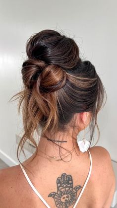 Vegan Hair Care, Finishing Spray, Easy Hair, Kim K, Cute Diys, Hair Health, Top Knot, Hair Videos