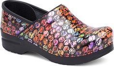 Best Nursing Shoes, Closet Wishlist, Dansko Clogs, Clogs Style, Women Platform Shoes, Wide Heels, Nursing Shoes, Black Shoes Women