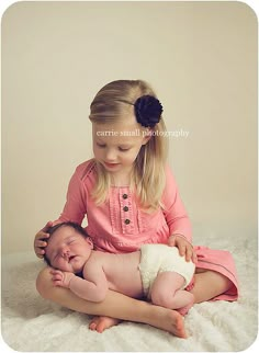 Sibling Photography Newborn, Newborn Family Pictures, Baby Boy Newborn Pictures, Family Photos With Baby, Newborn Photography Boy, Newborn Family Photos, Newborn Photography Poses