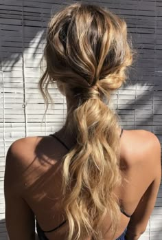 Pinterest: •casey•/ Super cute twisted messy pony hairstyle/ Follow me @ Melissa Riley- for more modern hairstyle ideas, hair color ideas, modern wedding ideas, modern eye makeup and more. lovemelissariley.com Low Ponytail Hairstyles, Pony Hairstyles, Wavy Ponytail, Ponytail Hairstyles Easy, Ball Hairstyles, Low Ponytail, Messy Hairstyles, Ponytail Hairstyles