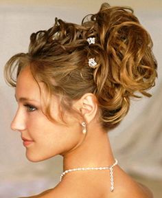 Long Hair Half Updo, Simple Bridal Hairstyle, Curly Bridal Hair, Mother Of The Groom Hairstyles, Half Updo Hairstyles, Mother Of The Bride Hair, Romantic Hairstyles, Peinados Recogidos