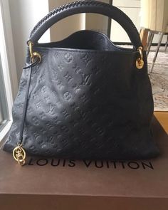 New Louis Vuitton Handbags, Louis Vuitton Mm, Handbags Collection, Handbag Outfit, Lv Bags, Fashion Tote Bag, Lv Handbags