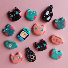 there are many different types of cat magnets on the table