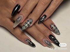 Nails Ideas Summer 2023, Pink Trendy Nails, Nails Ideas Summer, Nail Art Design 2023, Black Silver Nails, Black Chrome Nails, Tree Nail Art, Silver Nail Designs, 2023 Pink