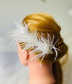 Add a touch of elegance to your hairdo with this set of three pure white ostrich feather hair pins designed by Cigdem Kocer. These pins feature cube square crystals and pearls that add a subtle sparkle to your hair. Made with high-quality materials, these hair pins are perfect for any formal occasion or just to add some glamour to your hair on parti, festivals etc.  The ostrich feathers are sourced from the United Kingdom and are carefully crafted with precision to ensure the highest quality. Th Feather Hair, Ostrich Feather, Wedding Hair Pins, Feathered Hairstyles, Crystal Set, Ostrich Feathers, Wedding Hair Accessories, Pure White, Formal Occasion