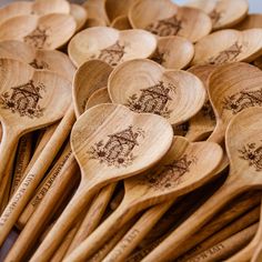 many wooden spoons are stacked on top of each other