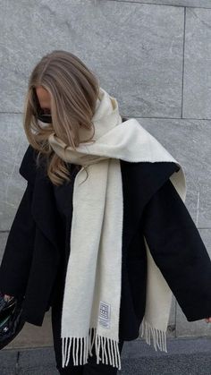 Trending Sjaals herfst/winter Australian Winter Fashion, Scarf Outfit, Mode Casual, Cute Fall Outfits, Mode Inspo, Autumn Outfit, Looks Style, Mode Inspiration, Winter Fashion Outfits