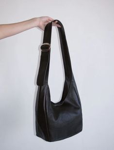 Bucket bag with interior pocket and wide handle with buckle. Vintage Hobo Bag, Vision 2024, 2024 Wishlist, Wool Bags, Paloma Wool, Pretty Bags, Leather Bucket Bag, Leather Hobo Bag, Mode Inspo