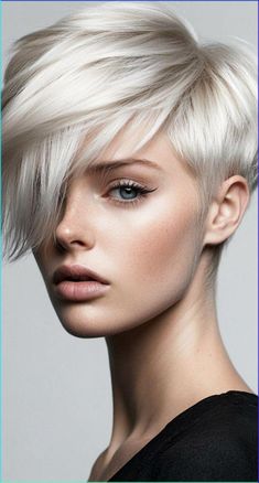 Unleash your creativity with 32 inspiring short hair color ideas. Whether you crave a natural look or want to make a statement, these hues will transform your cropped style. Explore dimensional highlights, lived-in color techniques, or sleek monochromatic shades. Let your short hair become a stunning reflection of your unique personality. Glossy Hair Color, Beautiful Short Hair, Short Hair Color Ideas, Dimensional Highlights, Vibrant Hair Color, Creative Hair Color, Vibrant Hair, Caramel Balayage, Hair Color Pastel