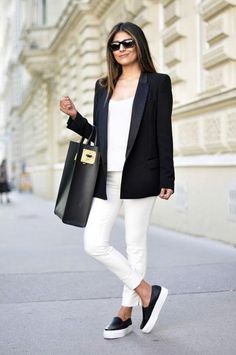 White Slip On Sneakers, Wear Black Dresses, How To Wear Sneakers, Paris Mode, Outfit Trends, Sneakers Outfit