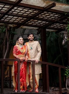 Telugu Wedding Couple Outfits, Jodhpuri Couple Dress, Red Combination Outfits Indian, Red Saree Bride And Groom, Bride Groom Dress Indian Wedding Ideas, Telugu Bride And Groom, Talambralu Saree, Marriage Reception Dress