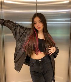 Brown Hair Underneath, Color For Black Hair, Brown Hair With Pink Highlights, Underdye Hair, Pink Hair Streaks, Pink Hair Highlights, Koleksi Makeup, Gemini Hair, Light Pink Hair