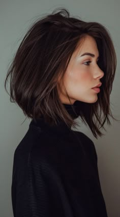 47 Stacked Bob Hairstyles for Fine Hair: Volume and Elegance Dybala Hair, Rambut Brunette, Stacked Bob Hairstyles, Stacked Bob, Fine Straight Hair, Medium Bob Hairstyles, Bob Haircut For Fine Hair, Bob Hairstyles For Fine Hair, Haircuts Straight Hair