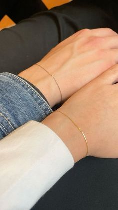 Couple Permanent Bracelet, Permanent Bracelet Couple, Simple Ring Designs Gold, Bracelet Ideas For Couples, Couple Jewelry Bracelets, Couple Bracelet Ideas, Couple Jewelry Aesthetic, Couple Bracelets Aesthetic, Couple Matching Jewelry