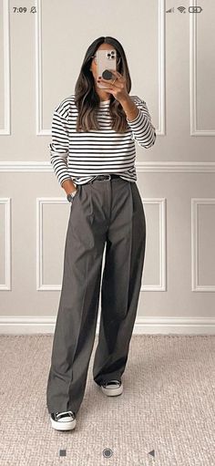 Winter Outfits Work Office Casual, Corporate Leggings Outfit, Casual Suit Pants Outfit Women, Winter Outfits Grey Pants, Grey Wide Leg Pants Outfit Winter, Wide Pants Outfit Women, Grey Chinos Outfit Women, Styling Gray Pants, Charcoal Grey Pants Outfit