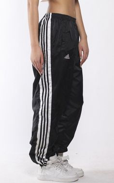 Windbreaker Pants, Pants Comfy, Athleisure Trend, Sweatpants Outfit, Adidas Windbreaker, Sporty Outfits, Mode Inspiration