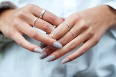 Nails and rings Ongles Beiges, Nail Polish Colors Fall, Fall Nail Polish, Manicure Gel, Gray Nails, Nail Ring, Manicure Y Pedicure, Nail It, Nail Polish Colors