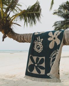 Made from organic cotton, the SWC Towel is a plush and comfy beach blanket with a rad ocean quilt jacquard design, with badge, and tassel hem. Features: ORGANIC COTTON 450GSM, L:170cm W:90cm, Badge, Jacquard artwork. Trendy Beach Towel, Ocean Quilt, Beachy Room, Beach Luxury, Sand Cloud, Cloud Stickers, Beach Necessities, Surf Brands, Sand Surfing