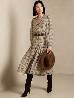 Plaid Fall Dresses, Fall Dress With Boots, Classic Fall Dresses, Thanksgiving Dresses, Dresses With Boots, Fall Midi Dress, Midi Dress Winter, Banana Republic Style, Madrid Fashion