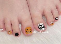 Halloween Pedicure, Halloween Toes, Nail Halloween, Pedicure Designs Toenails, Gel Toe Nails, Halloween Acrylic Nails, Pretty Toe Nails