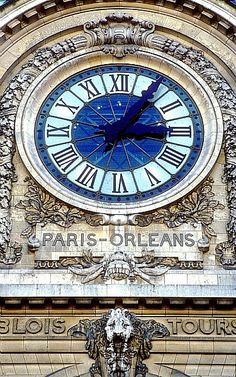 there are many clocks hanging from the side of a building with different times on them