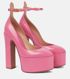 Tan-Go patent leather platform pumps in pink - Valentino Garavani | Mytheresa Valentino Heels, Fashion Design Inspiration, Shoes Boots Heels, Pink Pumps, Valentino Shoes, Ankle Strap Pumps, Strap Pumps, Best Shoes, Pink Shoes