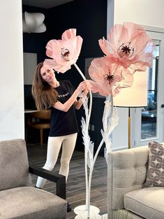 Don't settle for anything less than the best - order our flexible stem for giant flower stems today!Stem is 16mm, you can purchase 20mm hereThe pipe is:🌸 Flexible and strong in the same time!🌸 Easy to bend and keeps shape forever!🌸 Don't need to have special treatment for bending🌸 Made from high quality sustainable materials, you will be sure it will work for you for years!🌸 Perfect for creating giant flower arrangements, free-standing large flowers and arches, for making floor lamps and va Peach Blossom Flower, Giant Flowers Diy, Fairytale Decor, Paper Peonies, Diy Projects For Beginners, Artificial Flowers Wedding, Organza Flowers, Cherry Blossom Flowers, Giant Flowers