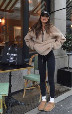 Comfy Outfits Winter, Winter Fashion Outfits Casual, Pastel Outfit, Uggs Outfit, Cold Outfits, Neue Outfits, Looks Street Style, Mode Inspo, Cozy Outfit