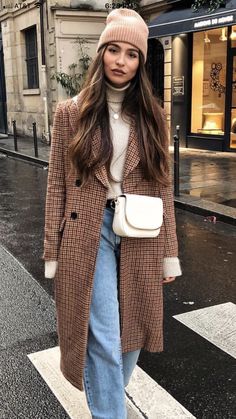 Brown Plaid Coat Outfit Winter, Brown Check Coat Outfit, Checkered Trench Coat Outfit, Gingham Coat Outfit, Plaid Peacoat Outfit, Long Plaid Jacket Outfit, Brown Plaid Jacket Outfit, Brown Plaid Coat Outfit, Check Coat Outfit