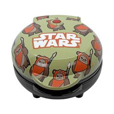 a star wars lunch box with slotty bears on it