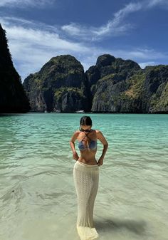 Tropical Island Aesthetic Outfits, Hawaiian Inspired Outfit, Brazilian Summer Outfits, Island Instagram Pictures, Devine Feminine Aesthetics, Bali Instagram Pictures, Island Outfits Vacations, Bali Aesthetic Outfit, Island Vacation Outfits Tropical