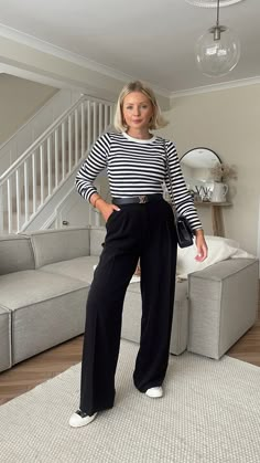 Black Dress Pants Outfits, Black Wide Leg Pants Outfit, Casual Neutral Outfits, Fall Fashion Trends Casual, Wide Leg Outfit, Laura Byrnes, Black Pants Outfit, Wide Leg Pants Outfit, Blazer Outfits Casual