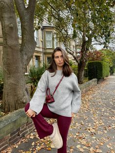 Cosy autumn burgundy outfit fall fashion Burgundy Autumn Outfit, Maroon Outfit, Cosy Autumn, Ootd Winter, Outfit Inspo Casual, Outfit Fall, Holiday Style, Autumn Outfit