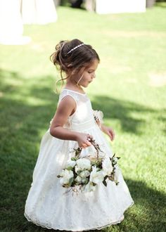 Flower girl - think about what each member of the bridal party will carry/wear in terms of florals نباتات منزلية, Napa Valley Wedding, Romantic Garden Wedding, Flower Girl Hairstyles, Flower Girl Basket, Wedding Flower Girl, Romantic Garden, Bridesmaid Flowers