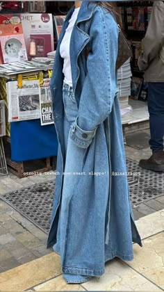 Denim Trench Coat Outfit 2024, Jeans Trench Coat Outfit, Denim Trench Coat Outfit, Denim Coat Outfit, Long Jean Jacket, Long Denim Coat, Long Denim Jacket, Denim Trench Coat, Denim Outfits