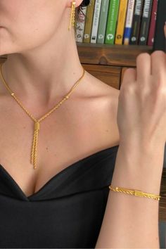 Spring Jewelry Trends, Dubai Gold Jewelry, Delicate Gold Jewelry, Gold Jewels Design, Feminine Jewelry, Modern Gold Jewelry