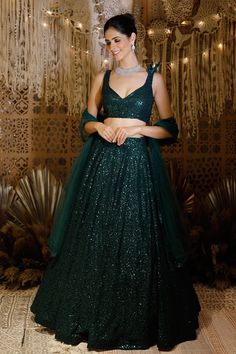 Dark Green Colour Lehenga, Gowns Dresses For Reception, Dark Green Lehenga Designs, Lehenga Designs Sleeveless, Sequin Lehenga Indian Weddings, Dark Colour Lehenga, Dark Green Lehenga Combination, Dark Green Lengha, Shimmer Lehenga Sequins