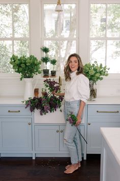 Classic Spring Whites - Gal Meets Glam White Blouse Jeans, Poolside Fashion, All White Outfit, White Cotton Dress, Glam Style, Citizens Of Humanity Jeans, White Dresses