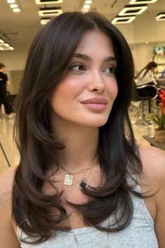 blended face framing curtain bangs Platinový Blond, Brown Layered Hair, Face Framing Hair, Brunette Hair Cuts, Brown Hair Inspo, Bangs With Medium Hair, Hairstyles For Layered Hair