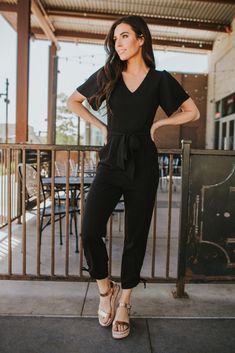 Photographer Outfits, Salon Outfits, Black Work Outfit, All Black Outfits For Women, Black Jumpsuit Outfit, Casual Office Attire, Photographer Outfit, Interview Outfits, Black Theme