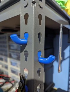 there are two blue handles attached to the metal structure