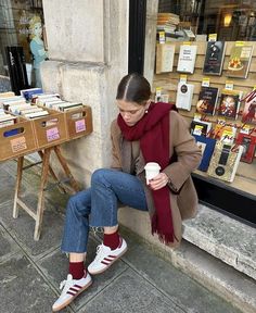 Casual Chique Stijl, Winter Mode Outfits, Burgundy Outfit, Winter Mode, Red Outfit, 인물 사진, Outfit Inspo Fall