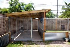 a dog kennel in the middle of a yard