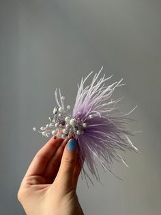 🤍* This delicate feather hair comb made with freshwater pearls, crystals and feathers. Complement most wedding hairstyles. It is the perfect bridal hair vine for that woman who wants to simply sparkle on her wedding day. 🤍* Length 15 cm (5.9 inches) Height with comb 15 cm (5.9 inches) *Flexible and bendable. *Each Spring Wind hair accessory is packed in original gift box perfect for safe storage and travel. More feather headpieces https://www.etsy.com/shop/SpringWindStore?ref=seller-platform-m Boho Wedding Hair Pieces, 1920s Hair Accessories, Wind Hair, Feather Hair Comb, Feather Hair Pieces, Bridesmaid Hair Clips, Hair In The Wind, Feather Headpiece, Wedding Hair Piece