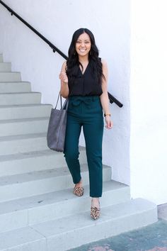 5 Fall Business Casual Outfits for the Transition to Fall Business Casual Fall Women, Cute Business Casual, Fall Business Casual Outfits, Dinner Outfit Casual, Business Casual Fall, Fall Fashion Skirts, Business Casual Outfits For Women, Business Casual Outfits For Work