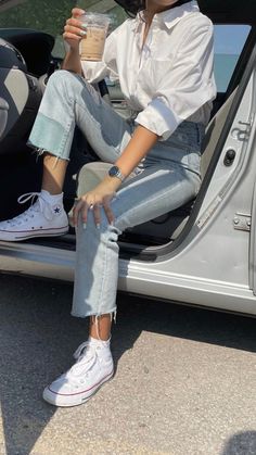 How To Style Your Favorite Pairs Of Converse - Society19 White High Tops Outfit, High Cut Shoes Outfit, High Cut Converse Outfit, High Converse Outfit, White Shirt Dress Outfit, Converse Shoes Outfit, Trendy Teen Fashion