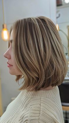 20 Stunning Chunky Highlights Ideas for a Bold, New You | Lookosm Blonde Chunks, Dimensional Highlights, Chunky Blonde Highlights, Red Violet Hair, Womens Haircuts Medium, Dull Hair