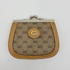 Vintage Condition With Some Wear. Please Look Closely At Photos Smoke Free Clasp Work Perfectly Luxury Brown Coin Purse, Vintage Gucci Shoulder Bag With Removable Pouch, Brown Vintage Coin Purse With Interior Card Slots, Gucci Brown Bag With Silver-tone Hardware, Vintage Gucci Shoulder Bag With Gold-tone Hardware, Vintage Kiss, Purse Vintage, Bags Gucci, Gucci Bags