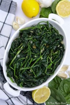 Sautéed Spinach with Lemon - Man Meets Oven Fruit Pastries, Vegetarian Salads, Salad Sauce, Sauteed Spinach, Pork Sandwich, Bread Appetizers, Spinach Salad, 30 Minute Meals, Perfect Side Dish