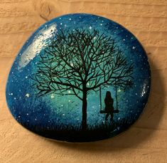 Rock painting Rock Painting Ideas Landscapes, Night Sky Rock Painting, Stone Painting Scenery, Silhouette Rock Painting, Drawing Rocks, Andrew Loomis, Black Rocks, Mosaic Rocks, Painted Rock Animals